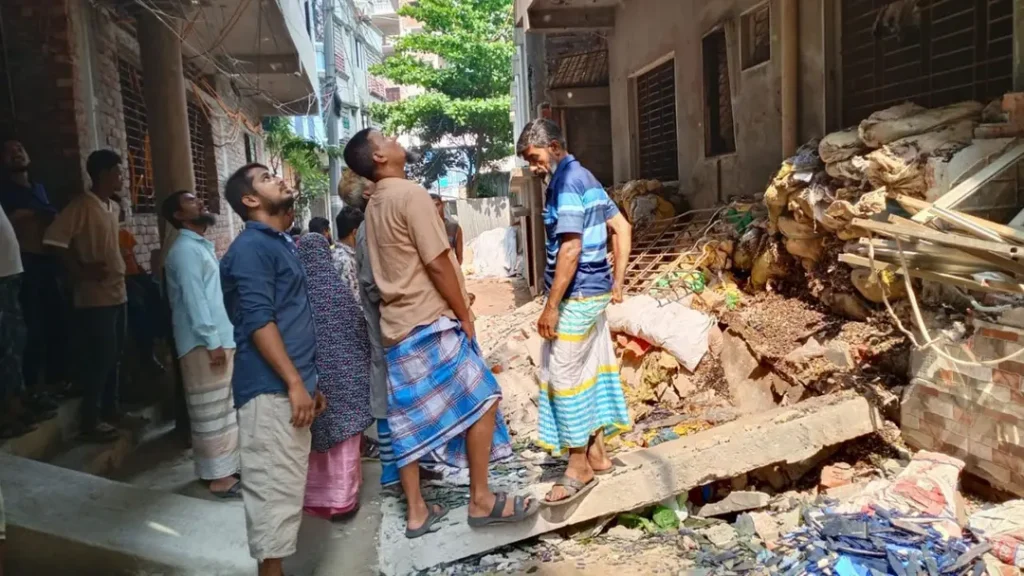 ফতুল্লায় গ্যাসের লিকেজ থেকে বিস্ফোরণ, একই পরিবারের পাঁচজন দগ্ধ