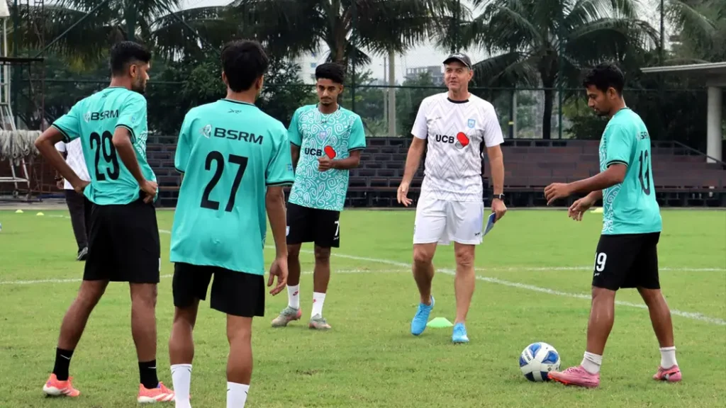 প্রথম দিনে শিষ্যদের কী বার্তা দিলেন নতুন কোচ ডুলি?