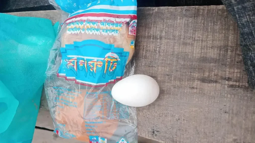 শিক্ষার্থীদের মিড ডে মিলে কাঁচা ডিম, অভিভাবকদের ক্ষোভ
