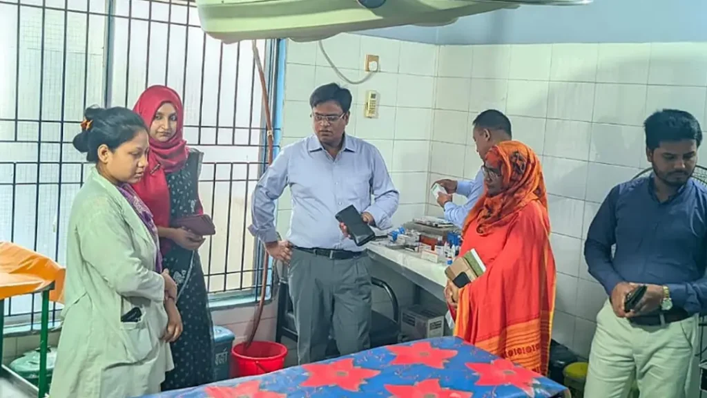 রংপুরে ক্লিনিকে অভিযান : নেই লাইসেন্স, মেয়াদোত্তীর্ণ চেতনানাশক ব্যবহার