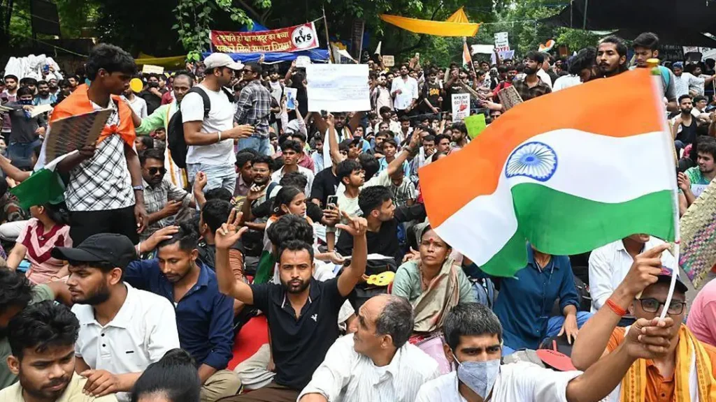আমাদের মধ্যে হিন্দু-মুসলিম রাজনীতি না থাকলে বড় বড় সিংহাসন কেঁপে যাবে